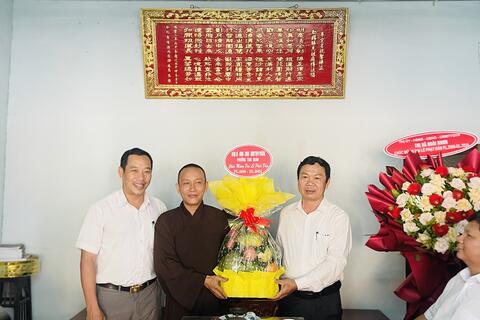 Lãnh đạo phường Tam Quan thăm và chúc mừng cơ sở Phật giáo trên địa bàn phường nhân dịp Đại lễ Phật đản Phật lịch 2568