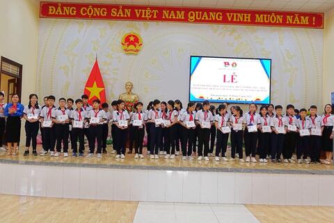 Đoàn Thanh niên, Hội Đồng Đội phường Tam Quan tổ chức lễ tuyên dương Cháu ngoan Bác Hồ năm học 2023-2024 gắn với sinh hoạt kỷ niệm 134 năm ngày sinh nhật Bác Hồ