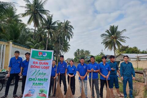 Đoàn phường Tam Quan ra quân thực hiện “Ngày Chủ nhật xanh”