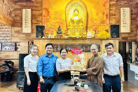 Đoàn Thanh niên, Ủy ban Hội Liên hiệp thanh niên Việt Nam phường Tam Quan thăm và chúc mừng Đại lễ Phật đản tại chùa An Thái